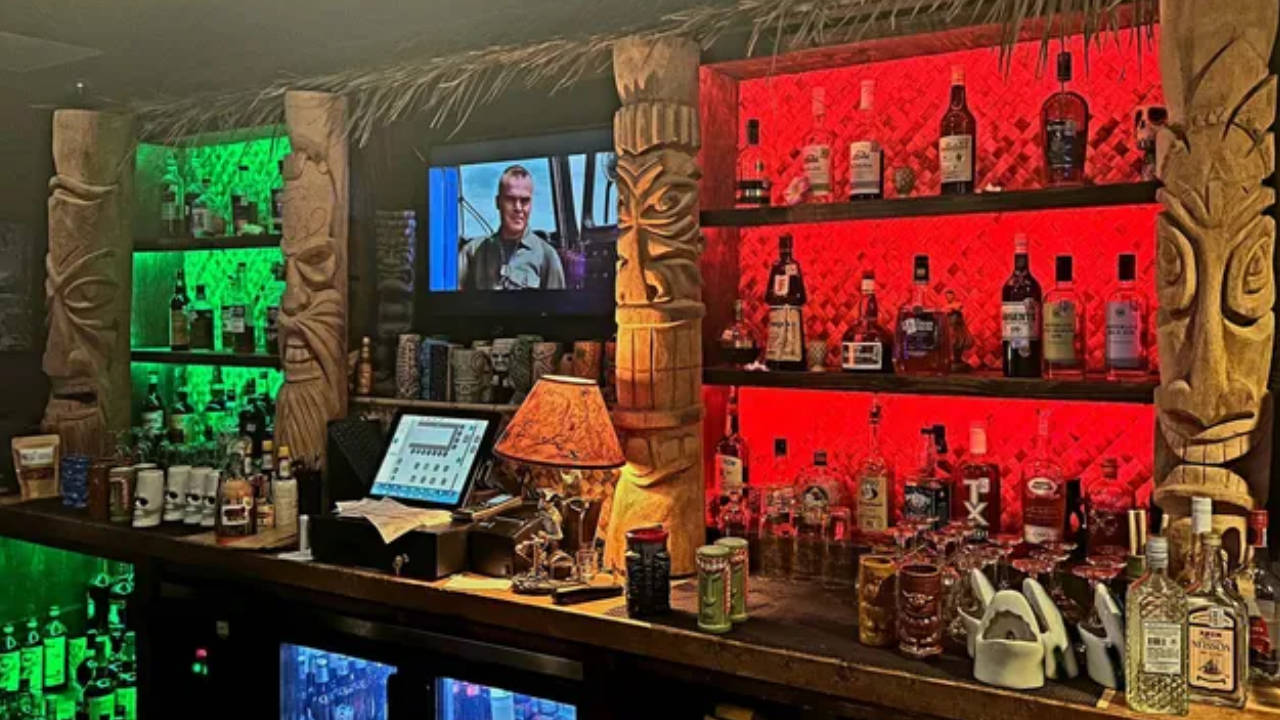 4 Kahunas Tiki Lounge