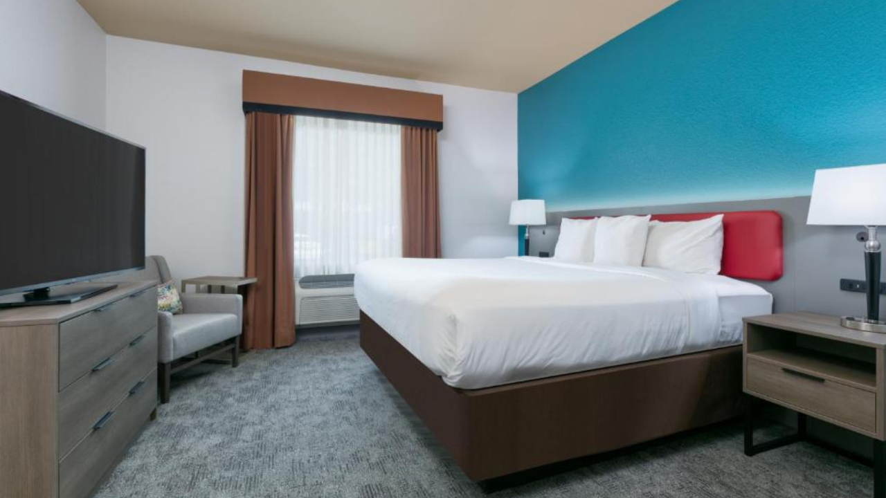 comfort suites arlington - entertainment district